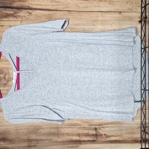 MAURICES SIZE MEDIUM GRAY TOP FLOWY